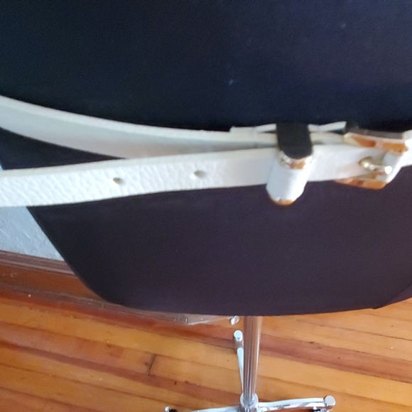 Micheal Micheal Kors genuine leather belt - Picture 3 of 5